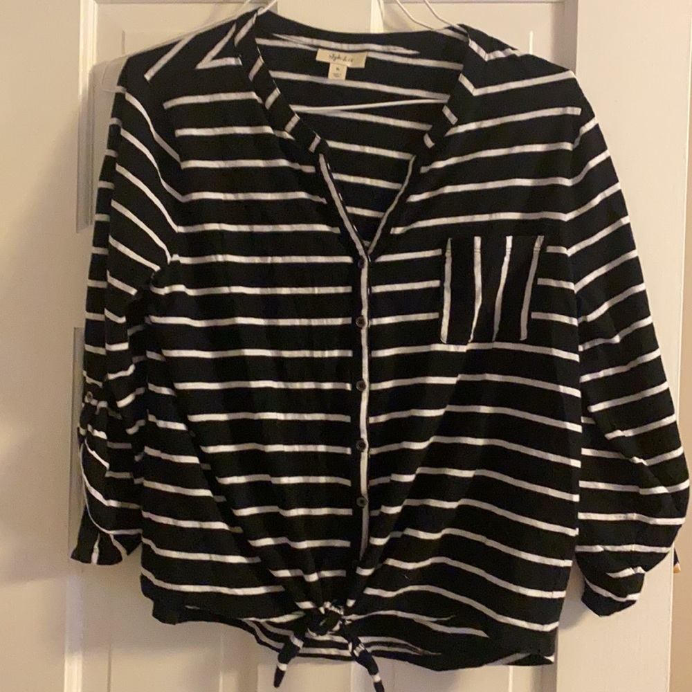 Cute front tie top by Style & Co! Size XL